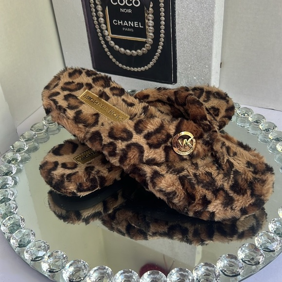 Michael Kors Leopard Print Furry Slippers size 9.5 - Picture 3 of 8